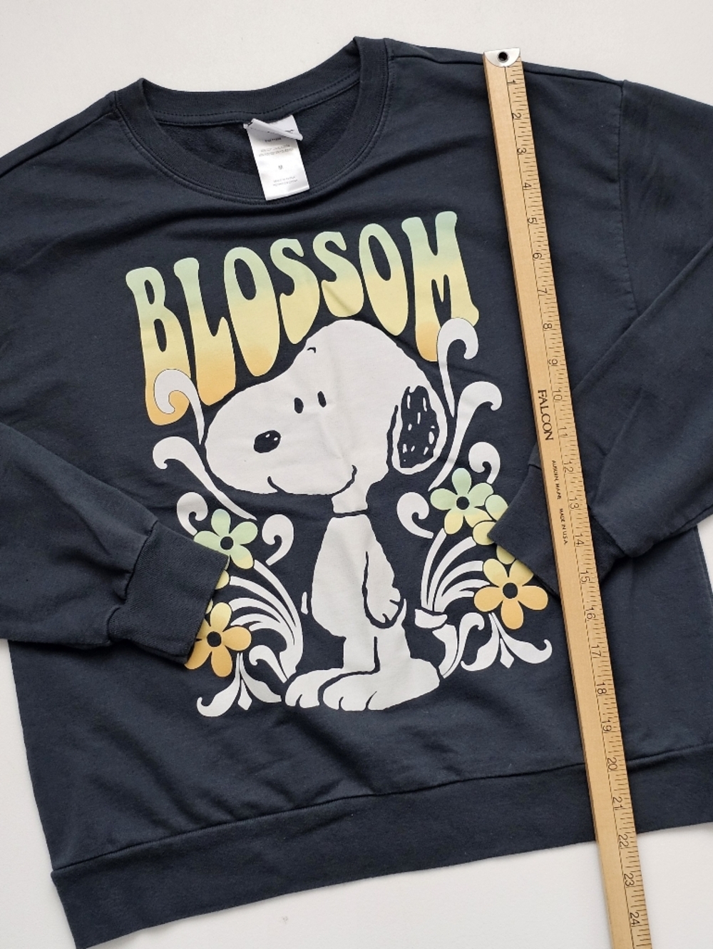 Peanuts Snoopy Blossom Graphic Sweatshirt Medium Retro Floral Crewneck - Picture 8 of 9